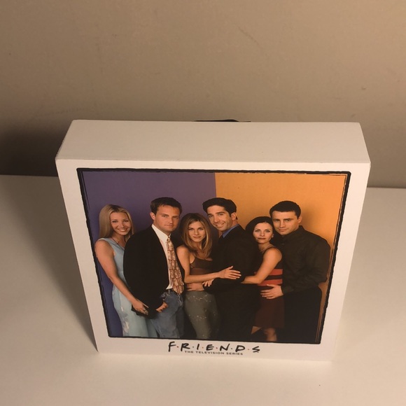 F R I E N D S Wall Decor. - Picture 2 of 2